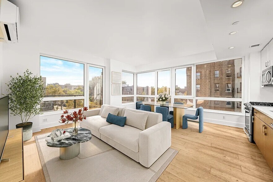 Building Photo - 401 Rutland Rd