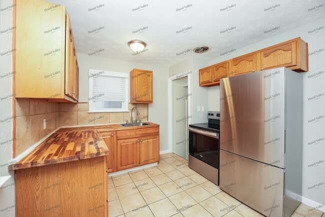 Building Photo - 5910 Turney Rd