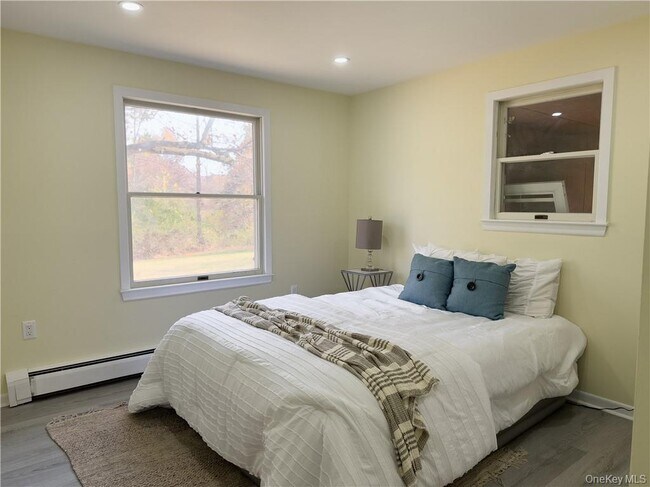 Building Photo - 20-A Apple Bee Farm Ln