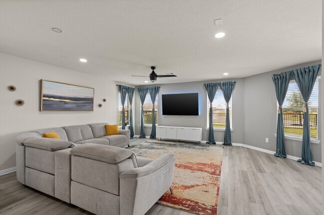 Building Photo - 10433 Russell Pines Dr