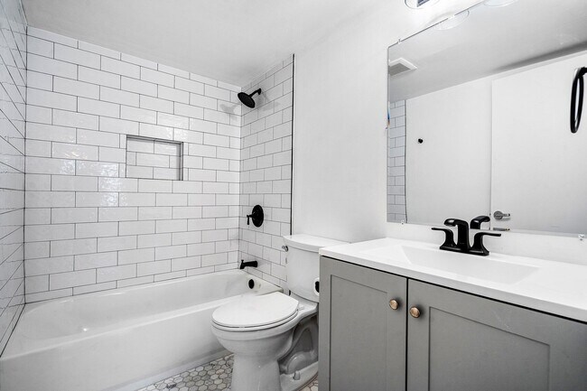 Building Photo - 550 Bayshore Dr