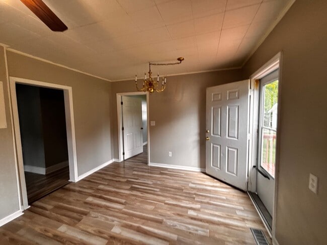 Building Photo - Ready for a family