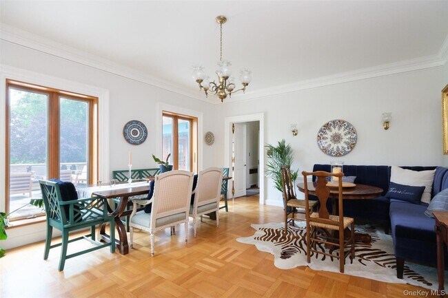 Building Photo - 10 Ridge Pl