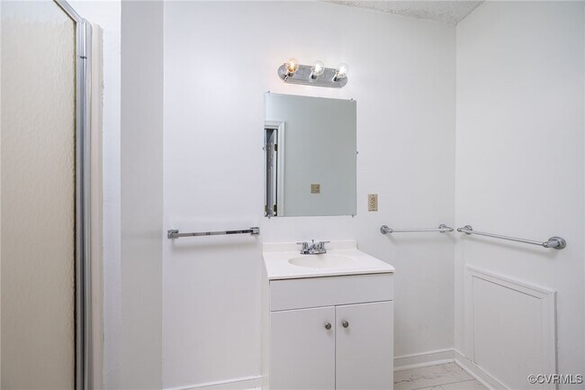 Building Photo - 7800 Tamarind Dr
