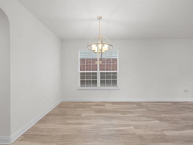 Building Photo - 528 Ayinger Ln