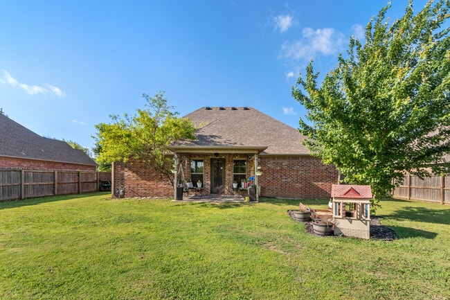 Building Photo - 3960 W Mountain View Dr