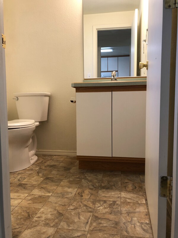 Building Photo - 550 NE Negus Loop