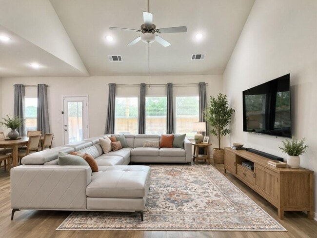 Building Photo - 1600 Longhorn Ranch Dr