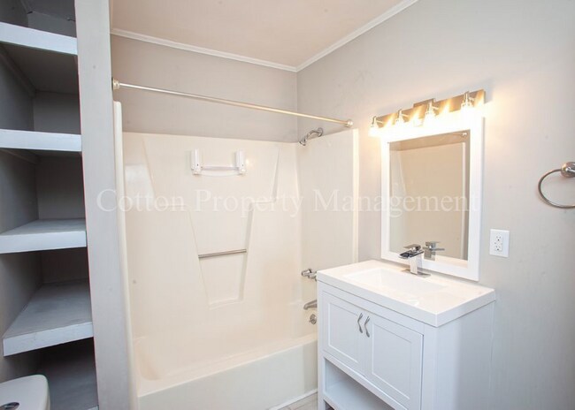 Building Photo - 617 S 6th St