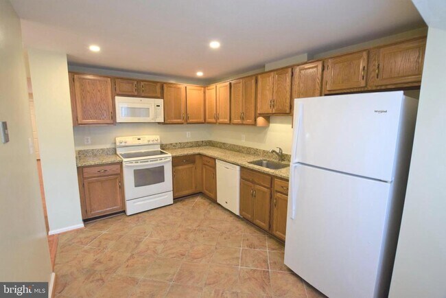 Building Photo - 6605 Briarleigh Way