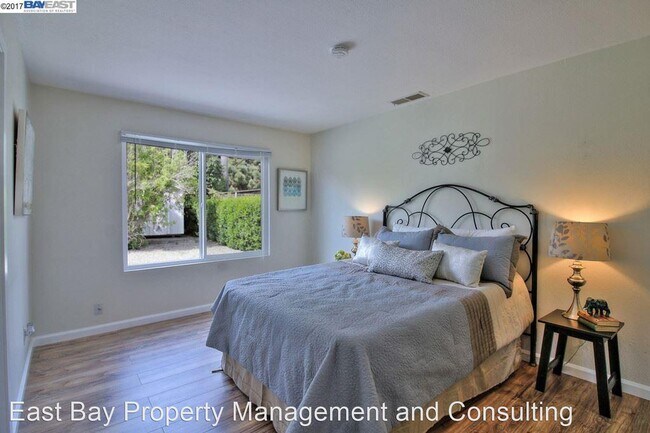 Building Photo - 4 br, 2 bath House - 4945 Windermere Dr.