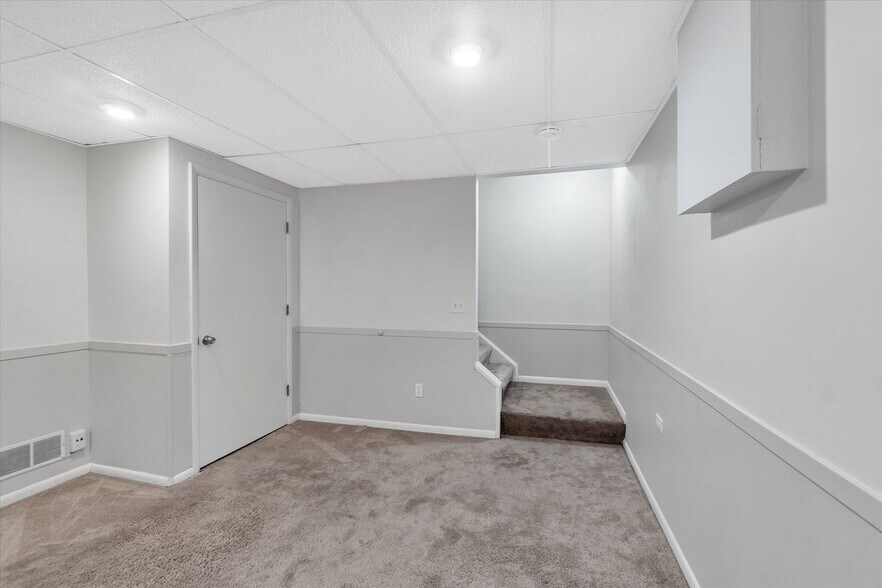 Building Photo - 22224 Edgewater