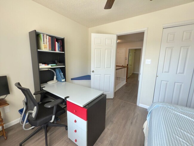 Building Photo - 4585 Village Park Dr E