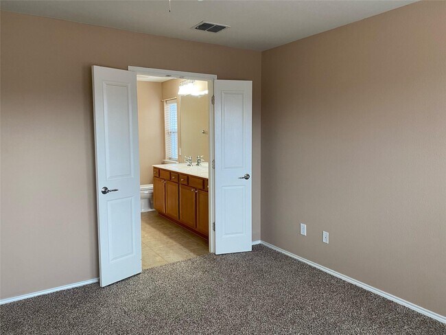 Building Photo - 249 Cascata Dr