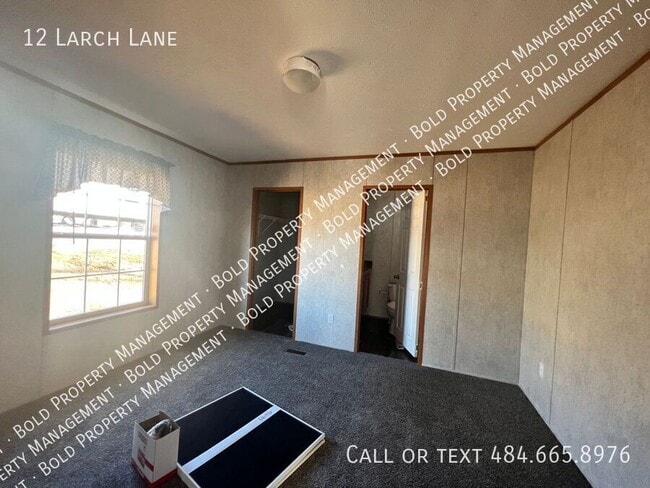 Building Photo - 12 Larch Ln