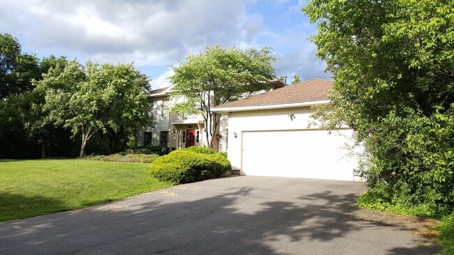 Building Photo - 552 Mendon Rd