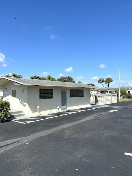 Building Photo - 2551 Emory Dr W