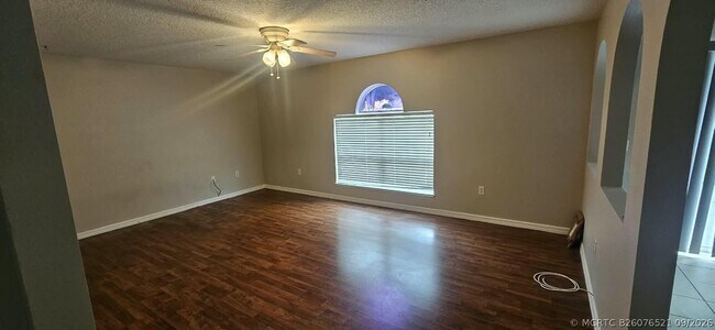 Building Photo - 523 Stonewall Ave
