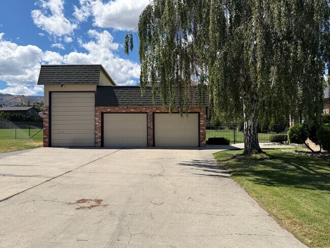 Building Photo - 3-bedroom 2-bathroom Single Family Home