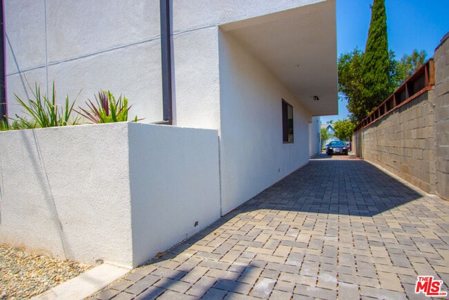 Building Photo - 2208 Hauser Blvd