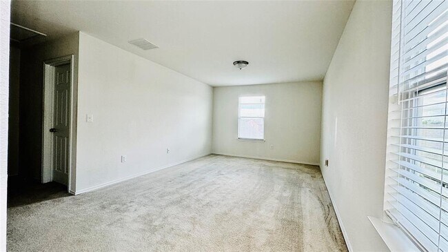 Building Photo - 901 Sawbuck Dr