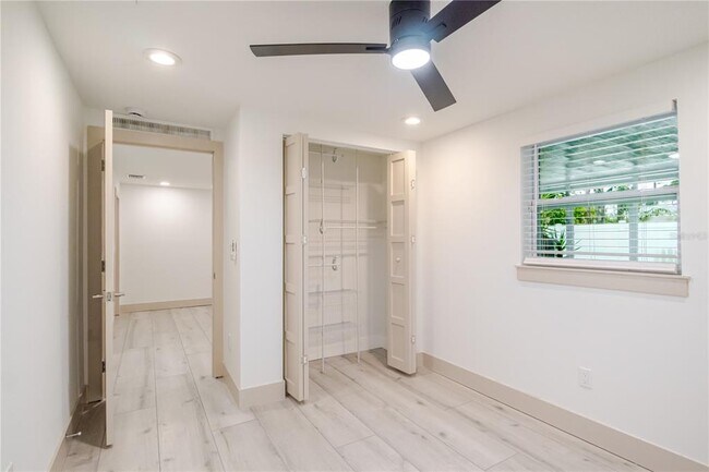 Building Photo - 4712 W Bay Ave