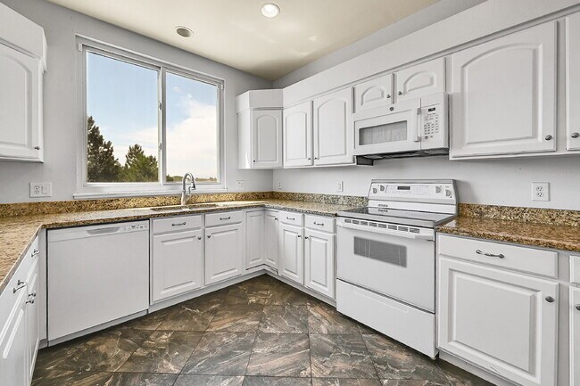 Building Photo - $2,995, 4 bed, 3.5 bath, located in Monume...