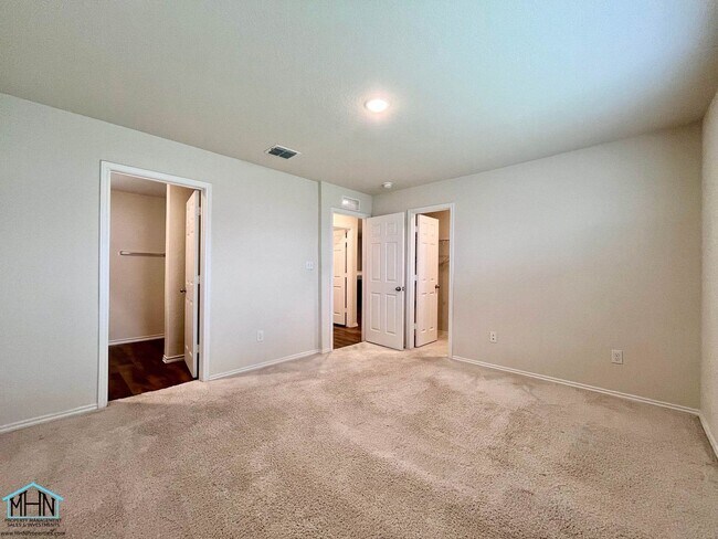 Building Photo - Charming 3-Bedroom, 2-Bathroom Oasis Nestled in the Vibrant Heart of San Antonio, Texas!