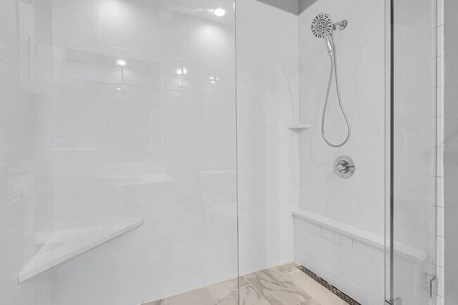 Building Photo - $1,530.00 - 1 Bed, 1 Bath Condo in Denver in Great Location!