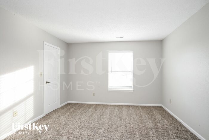 Building Photo - 429 E Pine Ridge Dr