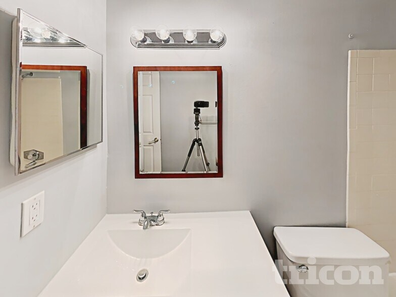 Building Photo - 1913 Hudson Ct