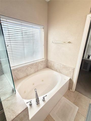 Building Photo - 652 Forest Hill Dr