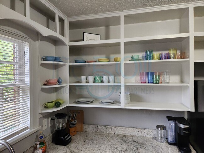 Building Photo - Wonderful Apartment in Hillcrest!