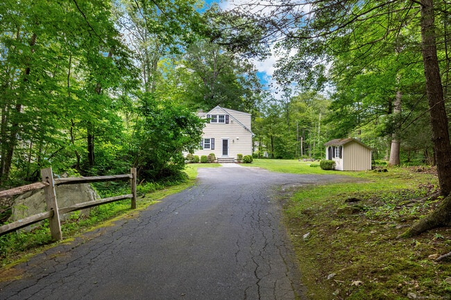 Building Photo - 61 Knollwood Dr