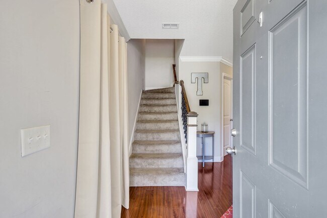 Building Photo - 203 Grandview Dr