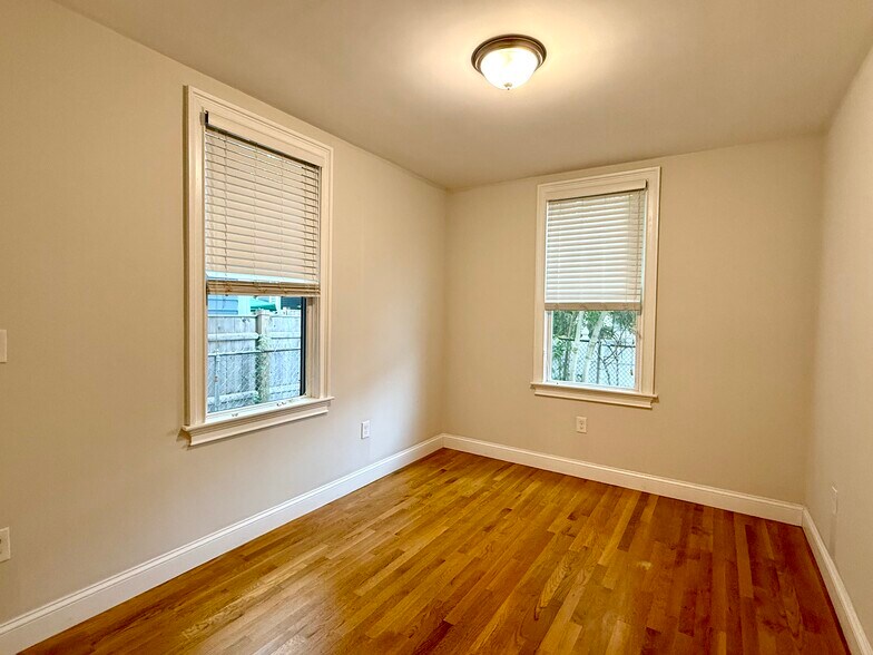 Building Photo - 19 Plymouth St