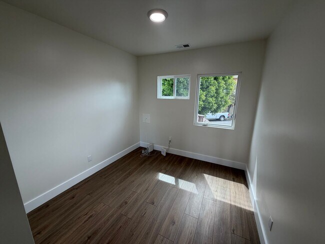 Building Photo - 3 Bed 2 Bath Apartment, New Construction In Cleveland Heights (With Garage)