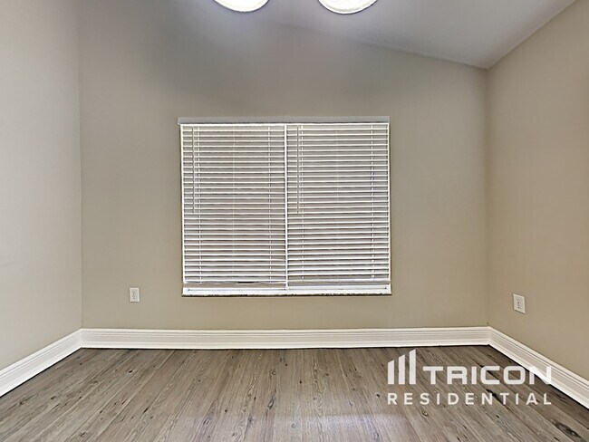 Building Photo - 303 Lisa Ann Ct
