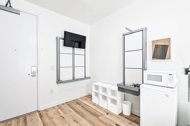Interior Photo - 335 Pacific Avenue