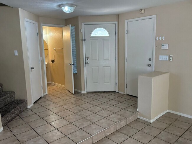 Building Photo - 2 Story 4 bedrooms 2.5 Bathrooms 2 car garage.