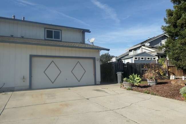 Building Photo - 139 Montebello Dr