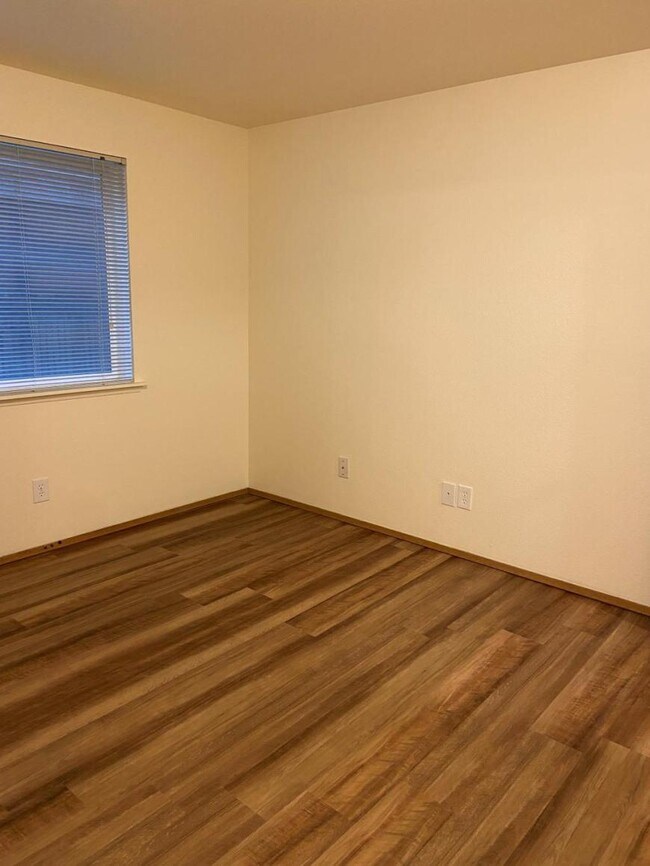 Building Photo - 2 bedroom in Seattle WA 98103