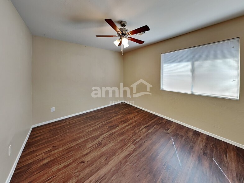 Building Photo - 11369 W Lincoln St