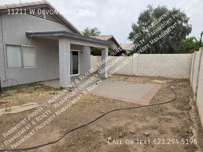 Building Photo - 11211 W Devonshire Ave