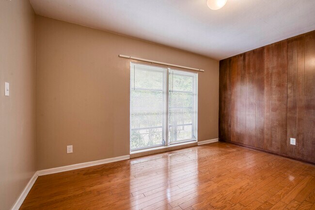 Building Photo - 4111 S Indian River Dr