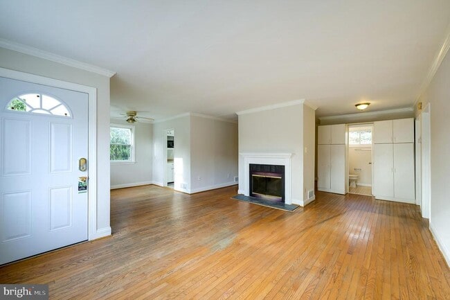 Building Photo - 10022 Brunett Ave