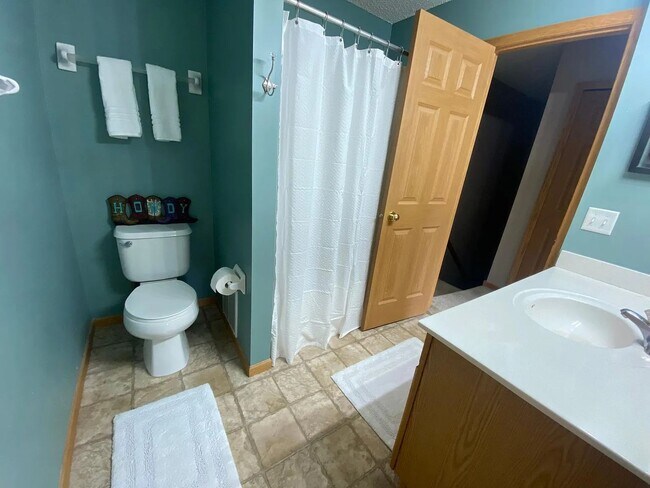 Building Photo - Spacious *2Bed*2Bath townhome Cottage Grove Available 7/1/26!