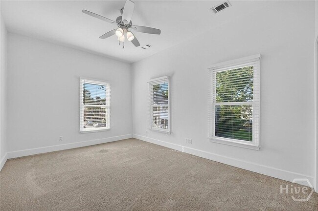 Building Photo - 506 E 31st St