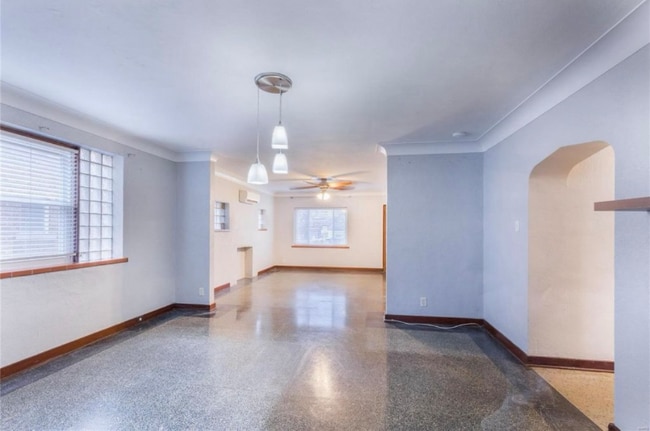 Building Photo - 6000 Arendes Dr