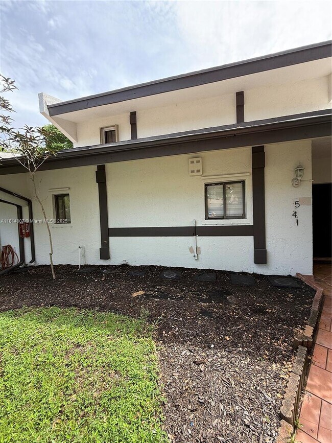 Building Photo - 541 NE 199th Ln